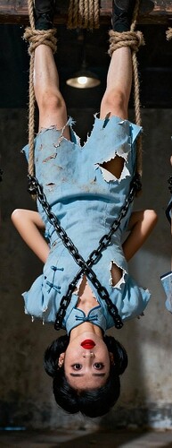 dreamina-2025-10-27-6578-change the pose of the 3 women to their ...